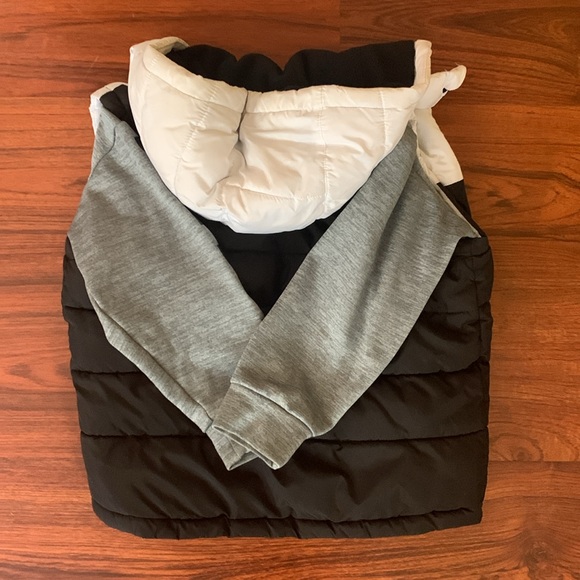Boy’s Nike M 5-6 Puffer Vest Jacket. Good Condition! - Picture 5 of 6